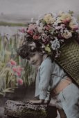 画像2: 1900年初頭　フランスアンティーク　花かごの男の子　ポストカード (2)