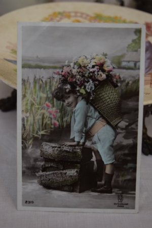 画像1: 1900年初頭　フランスアンティーク　花かごの男の子　ポストカード