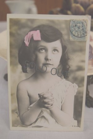 画像1: 1906年　フランスアンティーク　くりくりした瞳のかわいい少女のポストカード