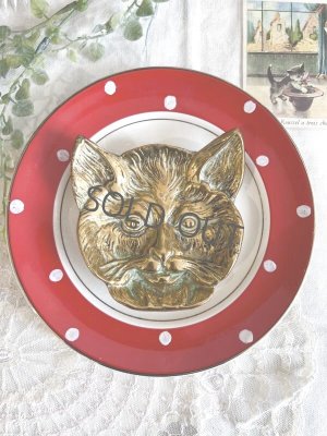 画像1: 真鍮 キュートな表情の猫トレイ