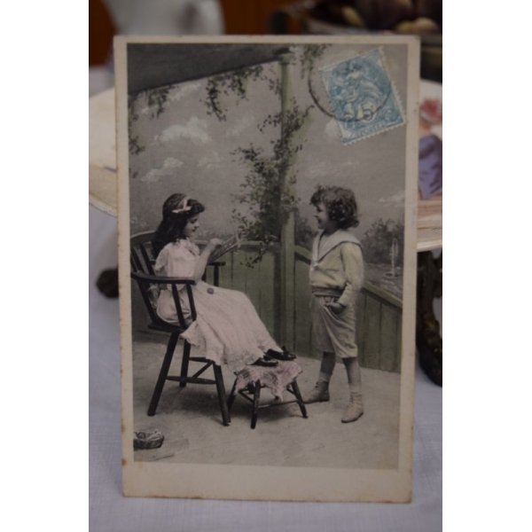 画像1: 1900年初頭のフランス テラスで刺繍 午後の可愛らしい子供達のカード (1)
