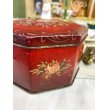 画像6: ヴィンテージ イギリス 赤い八角形のバラ缶 (6)