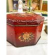 画像9: ヴィンテージ イギリス 赤い八角形のバラ缶 (9)