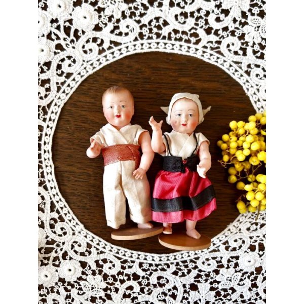 画像1: フランス セルロイド人形 民族衣装を着た男の子と女の子 (1)