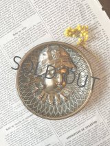 画像: イギリス  ベイビーガールの真鍮トレイ