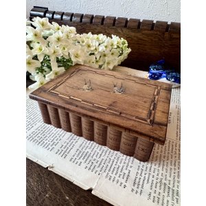 画像: フランス つばめのモシュリンヌボックス